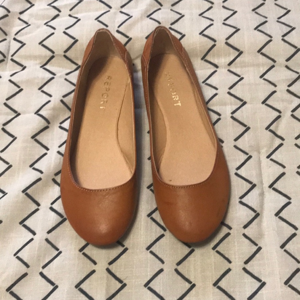 Report cognac flats